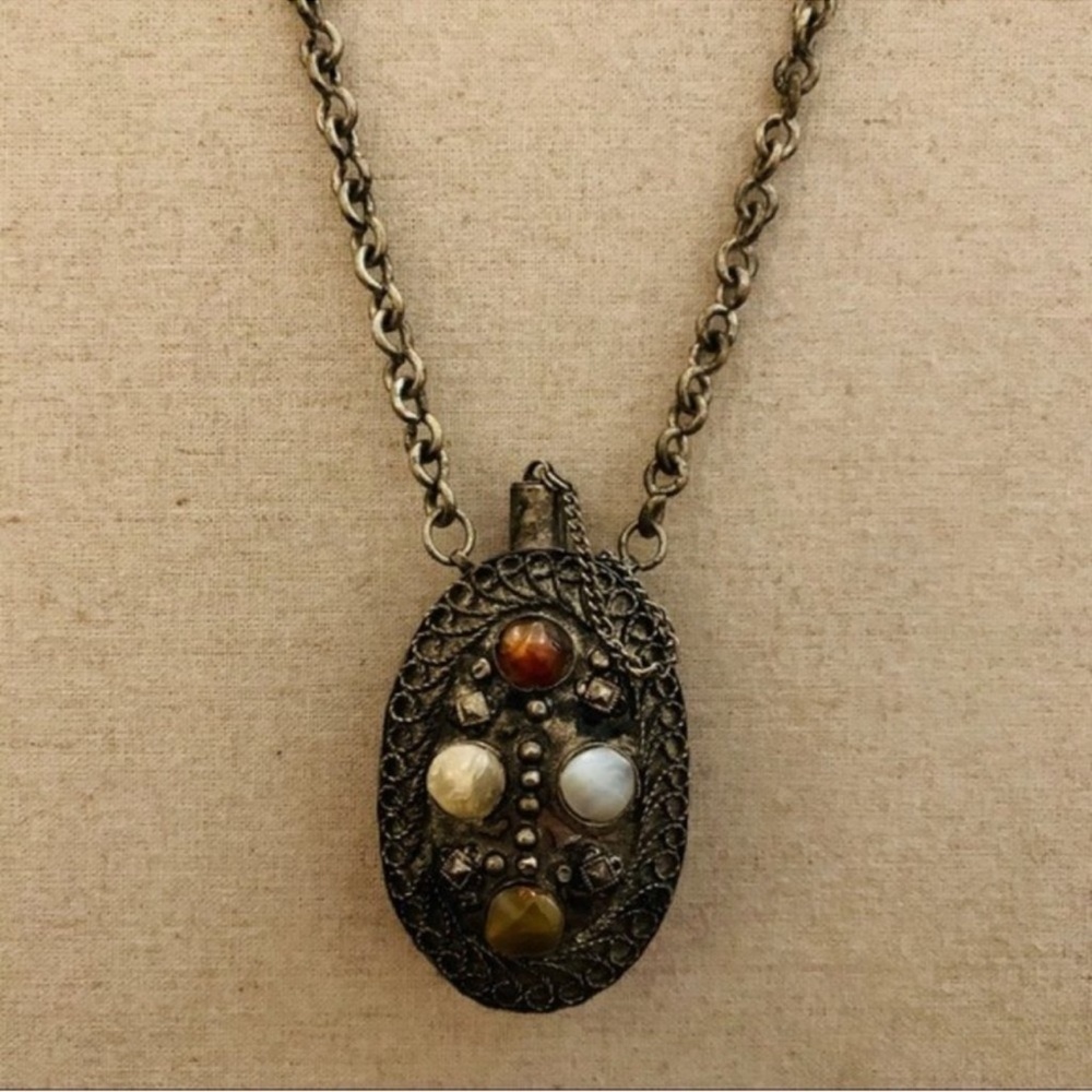 Vintage | Long Antique Indian Pendant - Picture 8 of 11
